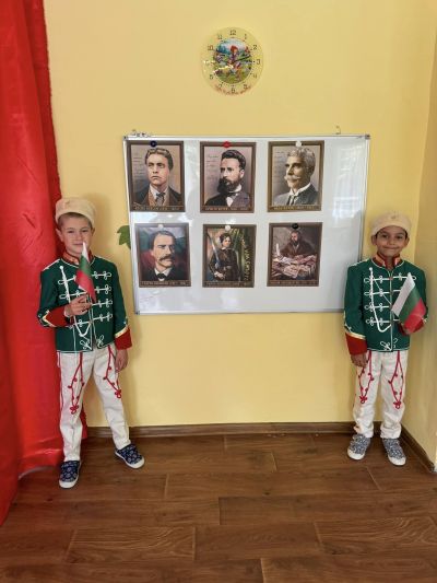 Група " Червената Шапчица" - 1 Ноември - ДГ Еделвайс - Етрополе