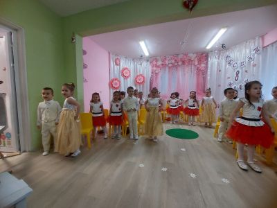 Празникът на мама пак дойде !  - ДГ Еделвайс - Етрополе